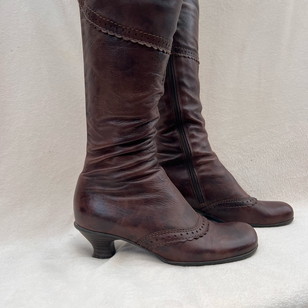 La Canadienne Brown Calfskin Boots — Soft Leather, Spool Heel, Slim-Ankle